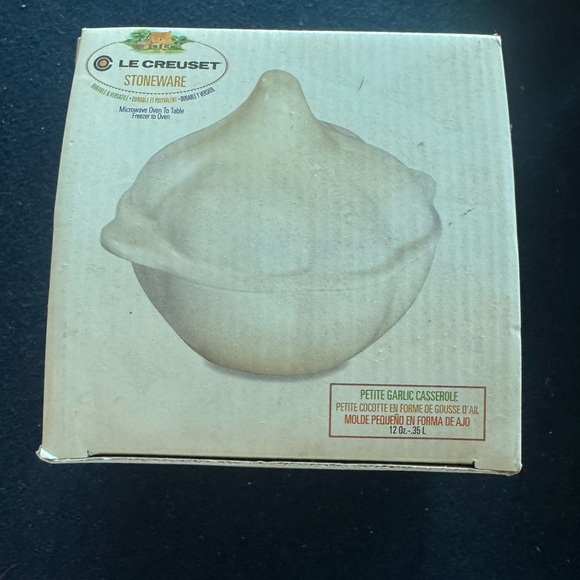 Le Creuset Stoneware Petite Garlic Casserole in Cream with lid!Fun & functional - Picture 1 of 9
